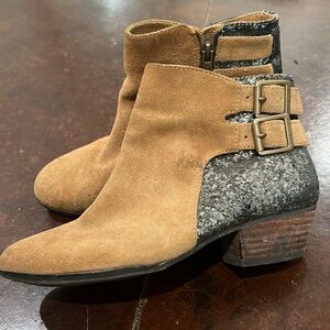 Vince Camuto Glitter booties